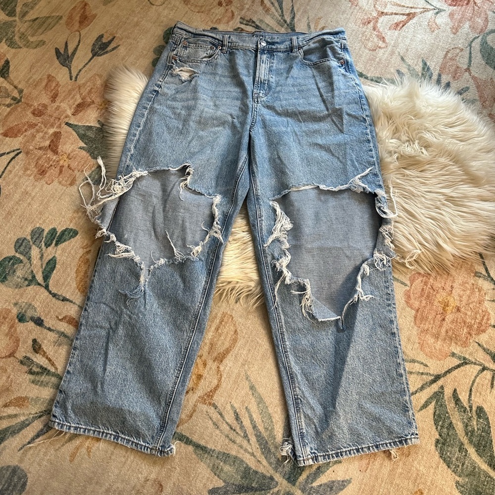 AMERICAN EAGLE Super High Rise Baggy Straight Jean In Medium Indigo - Picture 2 of 7